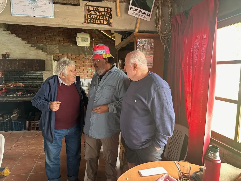 Mujica junto a sus amigos Ruben Rada y Sergio Varela