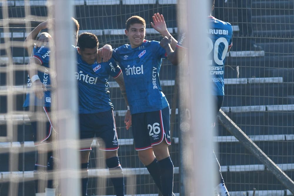 Antonio Galeano festeja su gol