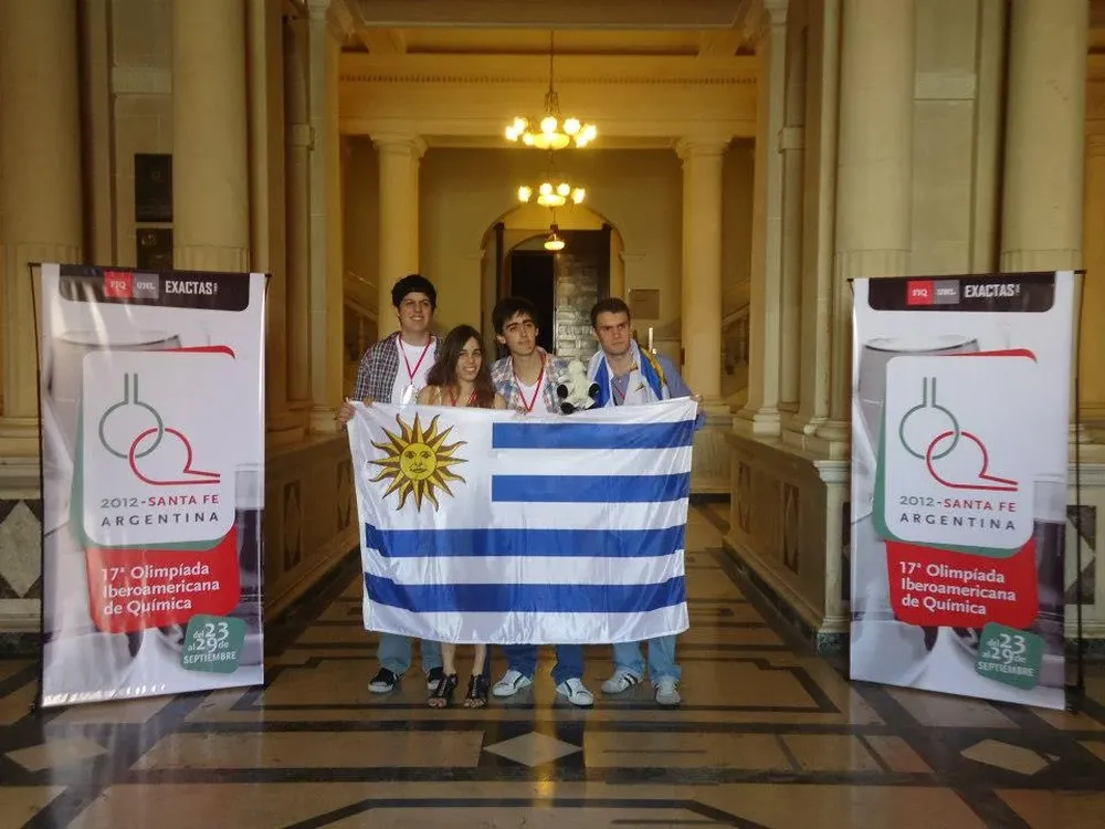 La delegación uruguaya estuvo conformada por los estudiantes Marcos Imer, Mariana González, Bruno Galán y Francisco Acosta