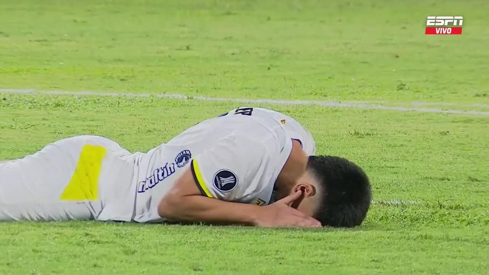 El lamento de Rodrigo Pollero tras patinar y errar su penal para Táchira