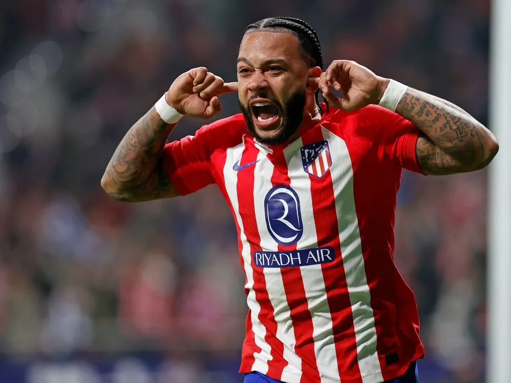 Depay salva al Atlético de Madrid.