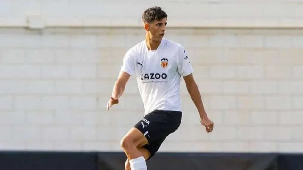 Facundo González, central del Valencia