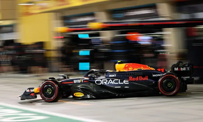Sergio Checo Pérez y su Red Bull
