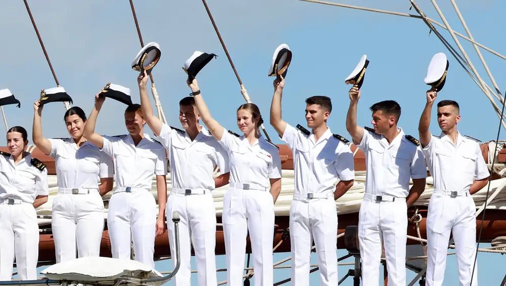 El 'Juan Sebastián de Elcano' realiza su XCVII crucero de instrucción, con 76 guardiamarinas a bordo, entre ellos la princesa de Asturias.