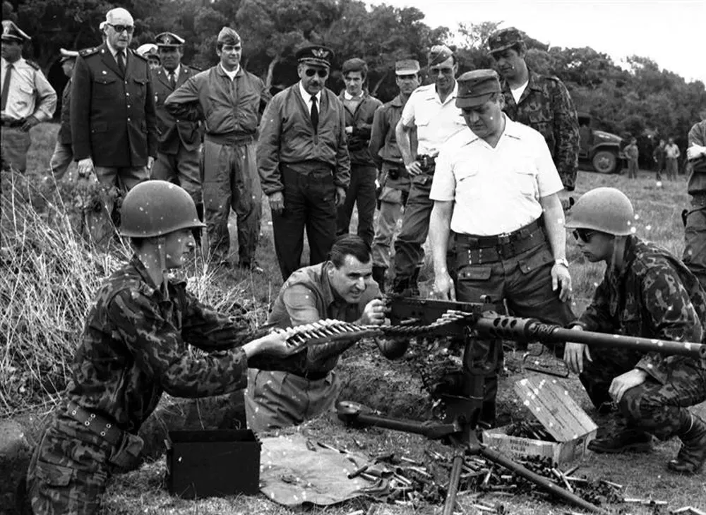 Reproducción fotográfica de una imagen incluida en el libro Orden y Progreso, del escritor Federico Leicht