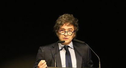 Javier Milei denunció penalmente a tres periodistas por calumnias e injurias