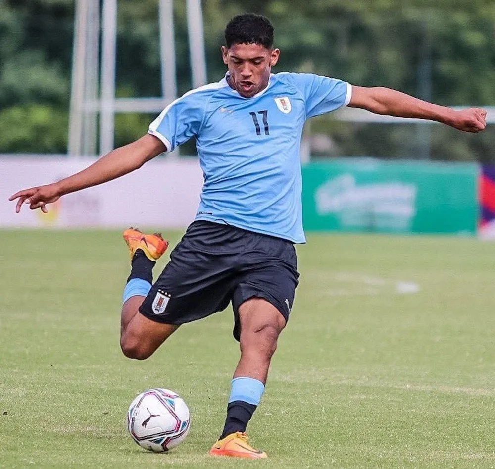 Ihojan Pérez jugó con la selección sub 17 de Uruguay y con River Plate