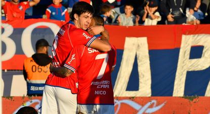 Gonzalo Petit y Nicolás López celebra el gol del juvenil y el tercero de los tricolores