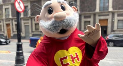 El Dr Simi en personaje del Chapulín Colorado.