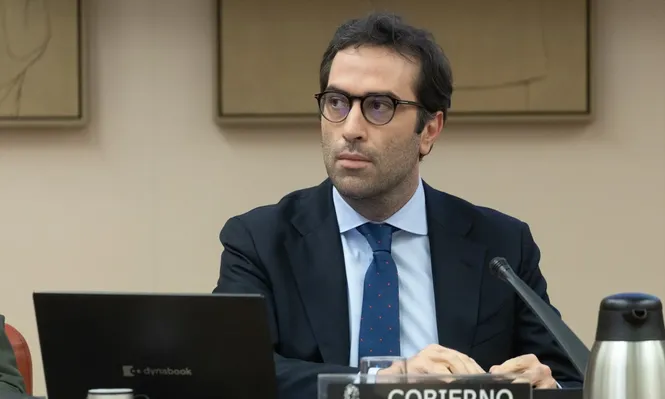 El ministro de Economía, Comercio y Empresa, Carlos Cuerpo, comparece ante la Comisión Mixta para la Unión Europea, en el Senado, a 4 de abril de 2024, en Madrid (España)