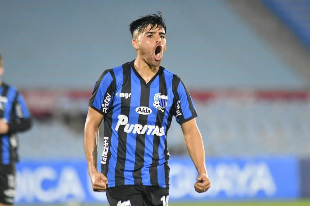 Alan Medina, goleador de Liverpool