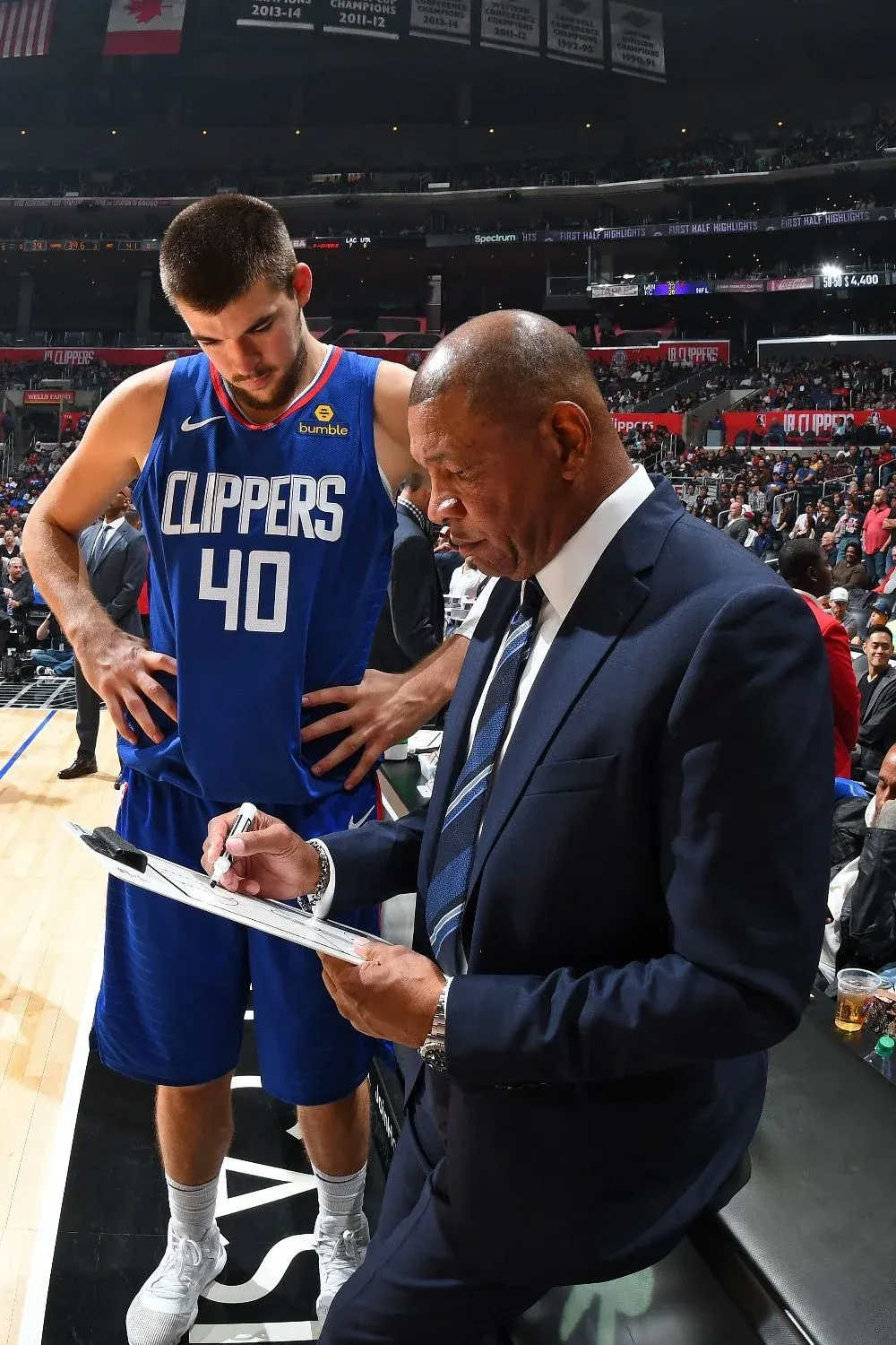Doc Rivers con Ivica Zubac