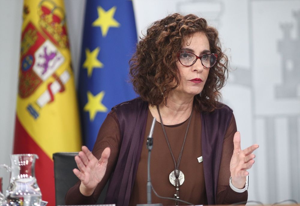 La ministra de Hacienda y Portavoz del Gobierno, María Jesús Montero, durante la rueda de prensa ante los medios de comunicación tras el Consejo de Ministros en La Moncloa, Madrid (España), a 4 de febrero de 2020.