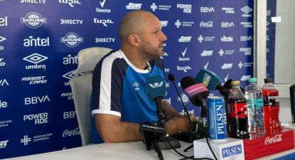 Jadson Viera en conferencia de prensa con Nacional