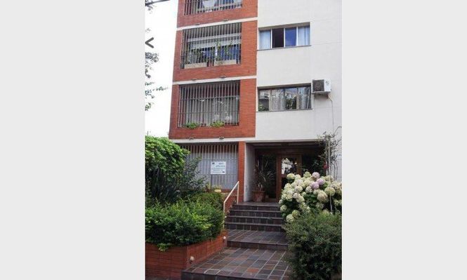 Frente del edificio donde se ubica la unidad a subastar