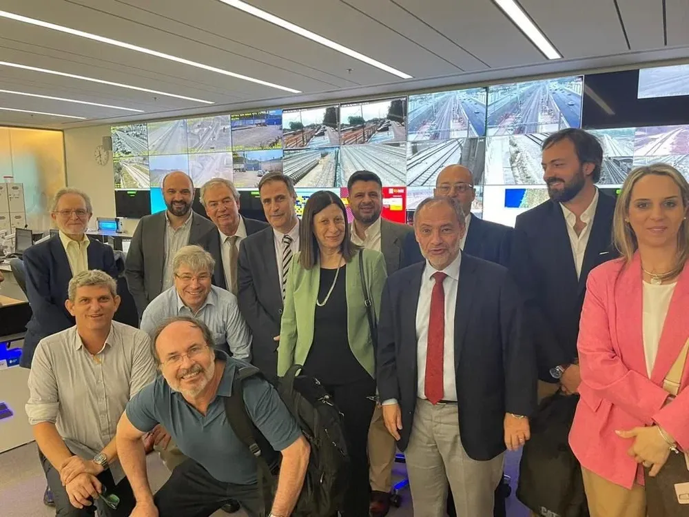 La delegación uruguaya visitó el centro de monitoreo de ferrocarriles de Elbit