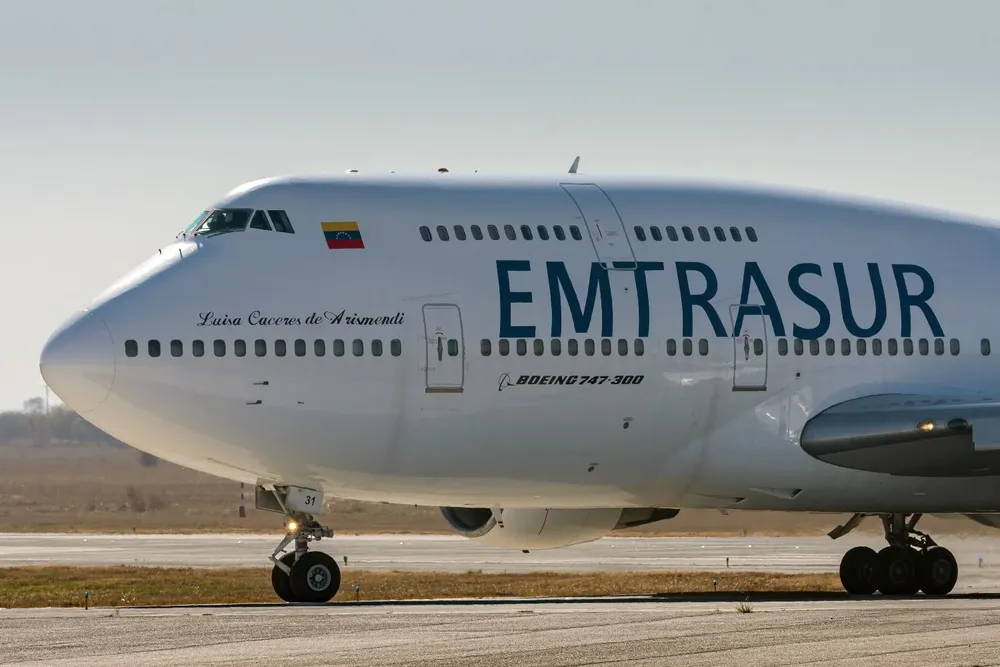El Boeing 747 Dreamliner de la empresa Emtrasur está retenido en el aeropuerto de Ezeiza
