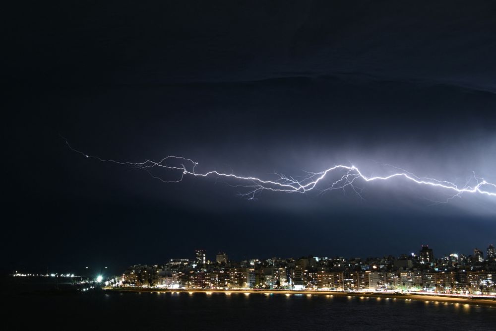 Tormenta en Montevideo con rayos el 29 de setiembre de 2025