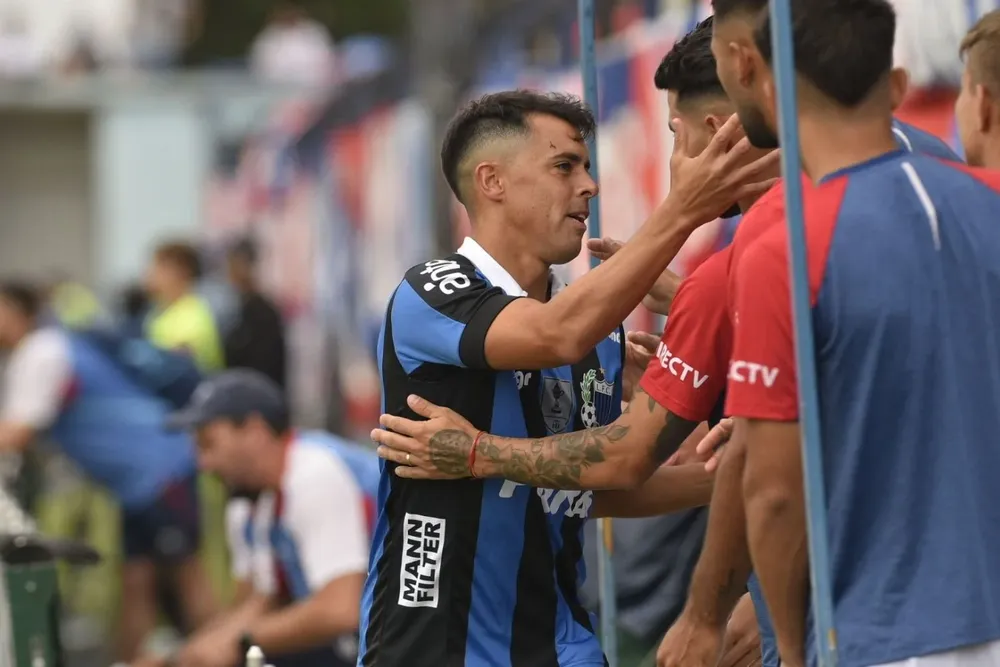 Diego Rodríguez saluda a sus excompañeros