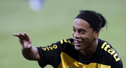 Piden a hinchas que manden mensajes a Dinho