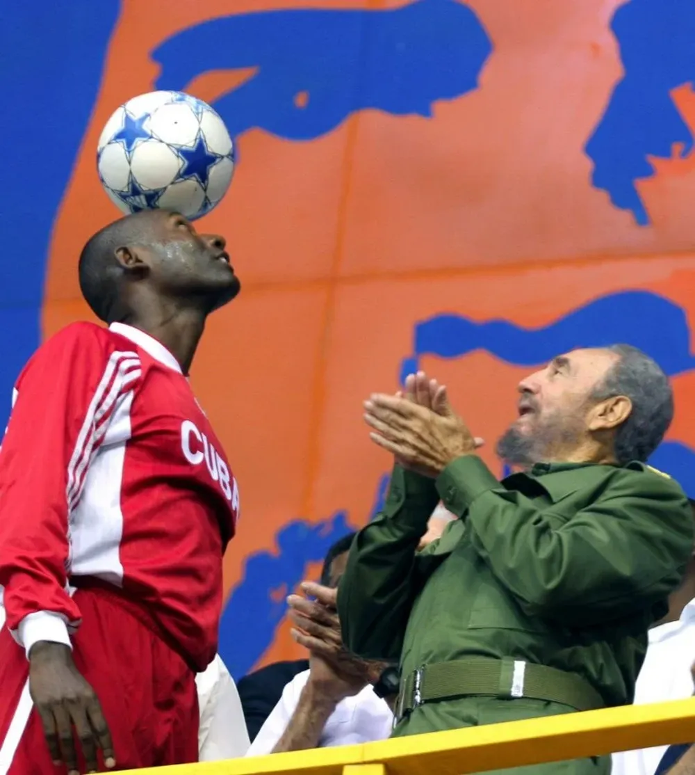 Fidel Castro también jugaba al básquetbol como aficionado.