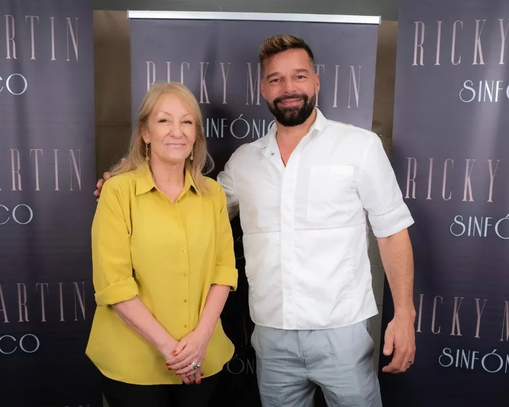 Carolina Cosse junto a Ricky Martin