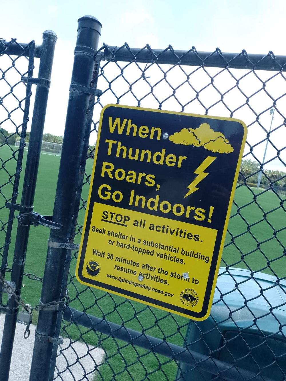 Advertencia por rayos en el complejo de entrenamiento de la selección uruguaya en Palm Beach