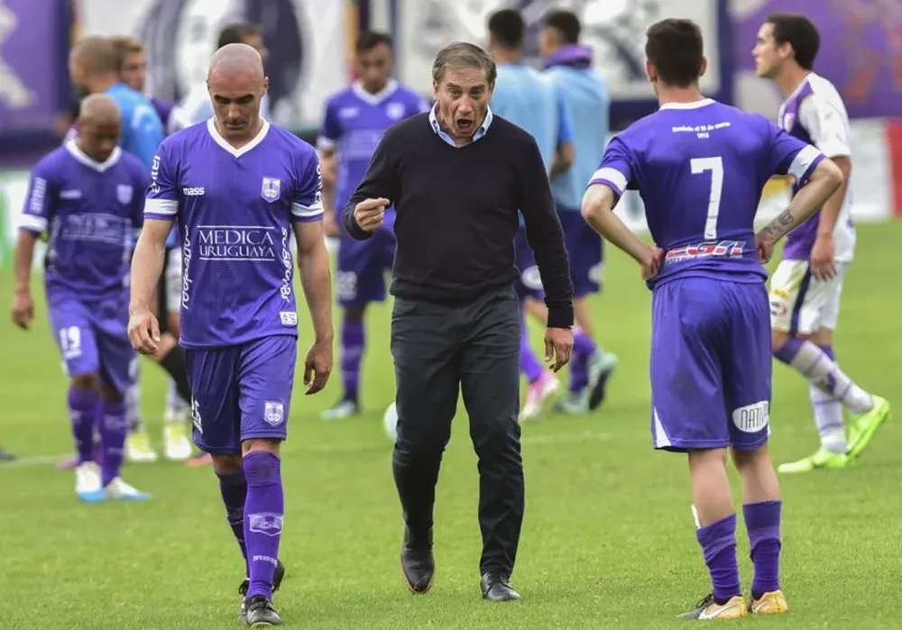 Nicolás Correa y Eduardo Acevedo cuando este era director técnico violeta