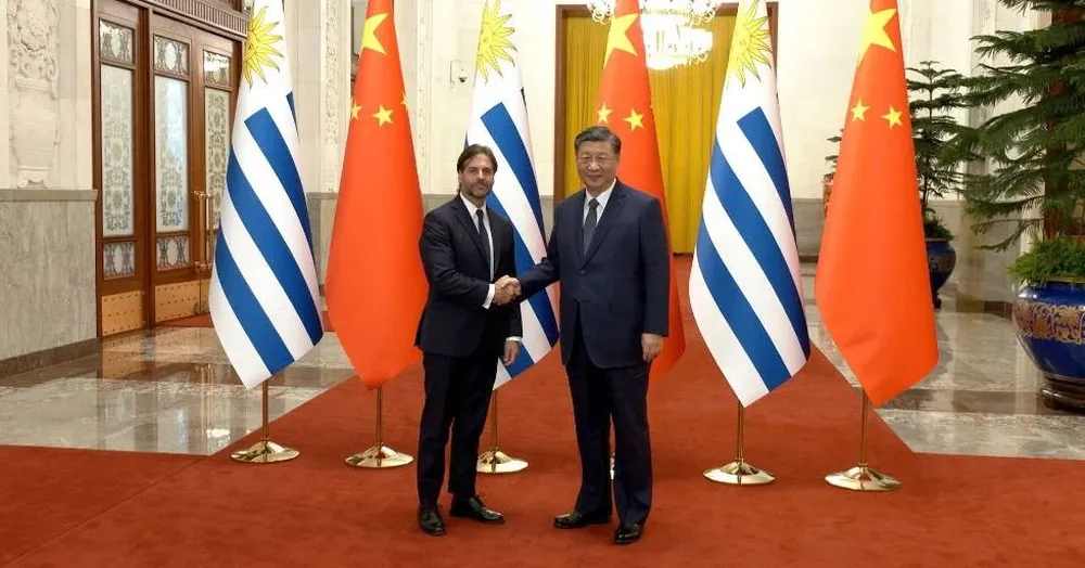 Luis Lacalle Pou y Xi Jinping en China