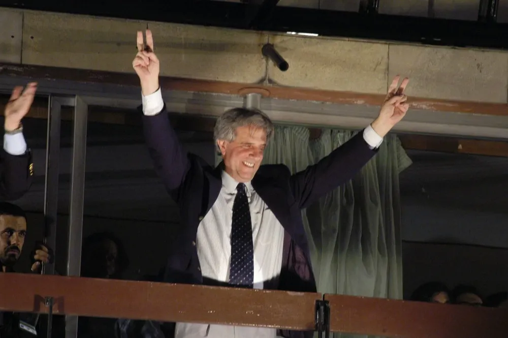 Tabaré Vázquez festeja el triunfo de las elecciones del Frente Amplio en 2004