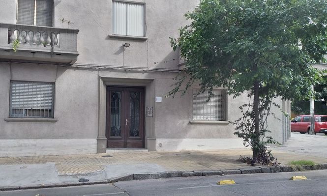 Berardi subasta apartamento en Tres Cruces