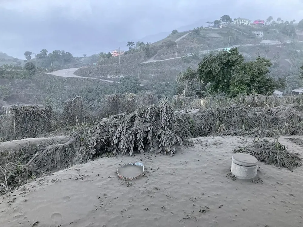 Así quedó el área próxima, tras la erupción del Volcán La Soufrière.