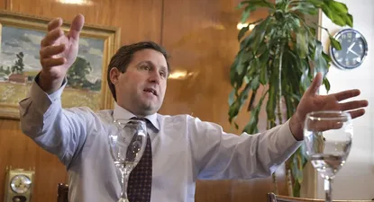 El presidente del Banco Central, Diego Labat, disertó con los industriales sobre la desdolarización.