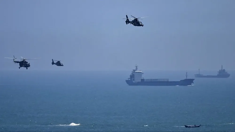 El ejército chino desplegó patrullas conjuntas aéreas y marítimas alrededor de la isla de Taiwán