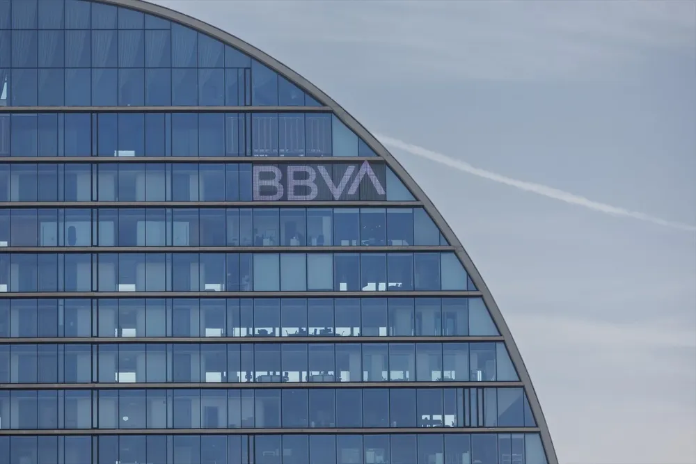 Fachada del banco del BBVA en la ciudad del BBVA, en Madrid.