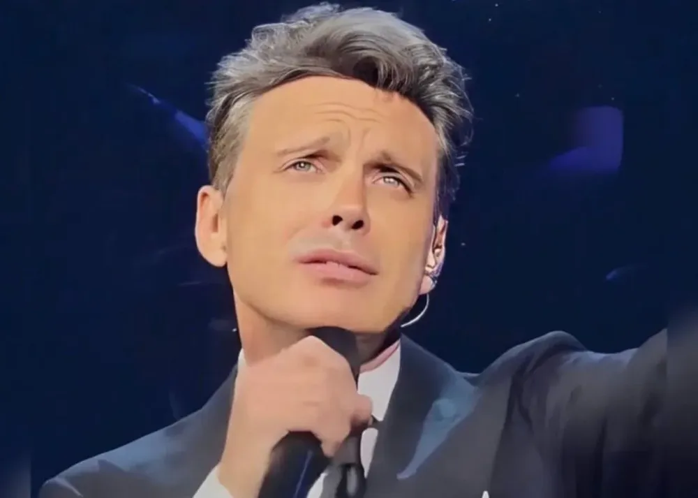 Luis Miguel se lesiona en pleno show