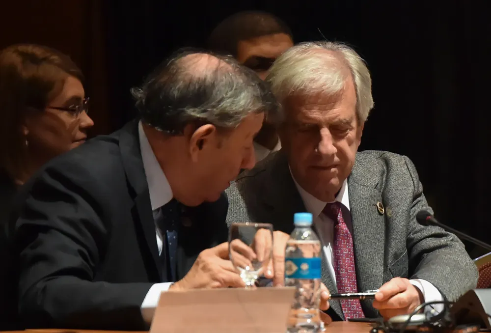 Uruguayan President Tabare Vazquez (R) and his Foreign Minister Rodolfo Nin Novoa attend the Mercosur Summit in Luque, Paraguay, on June 18, 2018. During the South American trading blocs summit, Paraguay will hand over the pro-tempore presidency to Uruguay. / AFP / DANIEL DUARTE