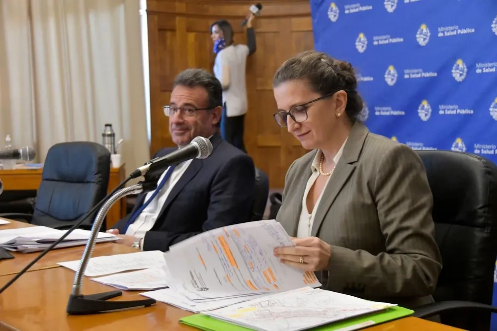 Karina Rando junto al ministro Daniel Salinas. Archivo