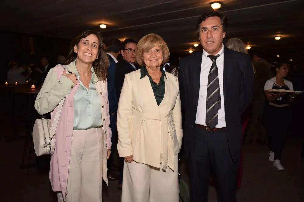 Natalie Silva, Elena Ward y Javier Moo.