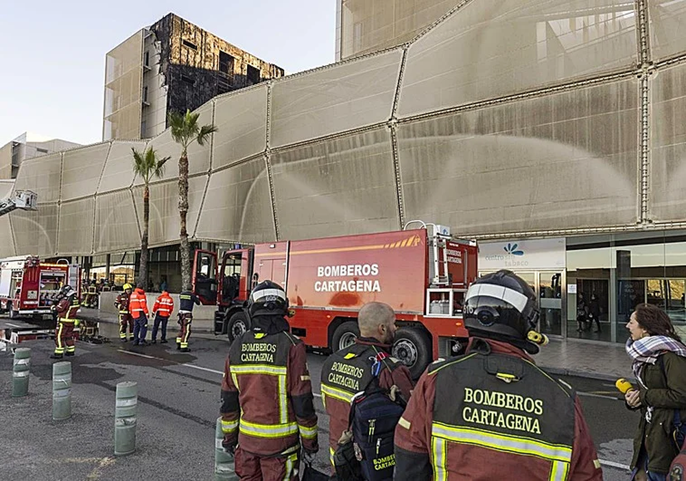 Incendio en el Hospital Santa Lucía de Cartagena obliga a evacuar pacientes y personal.