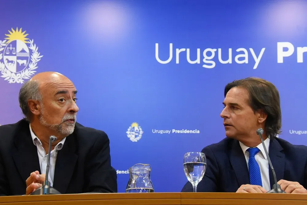 El por entonces ministro Pablo Mieres y el presidente Luis Lacalle Pou