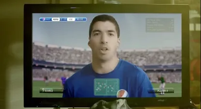 Luis Suárez se puso la camiseta de Pepsi