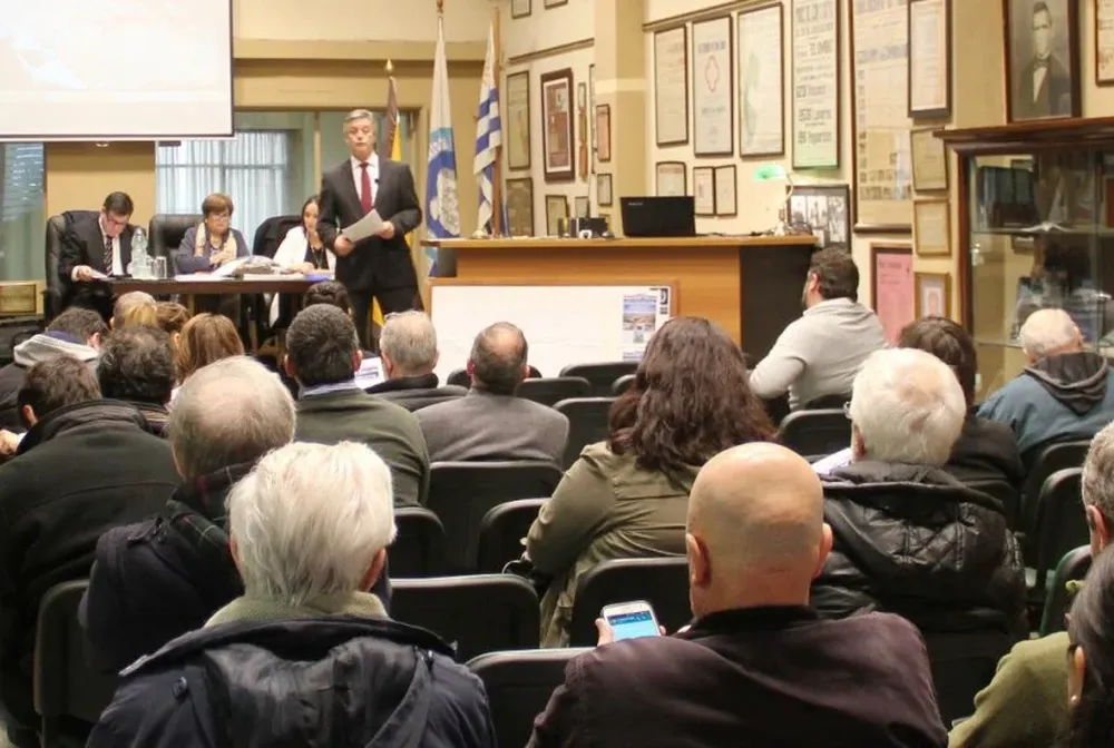 La subasta contó con una buena concurrencia de público