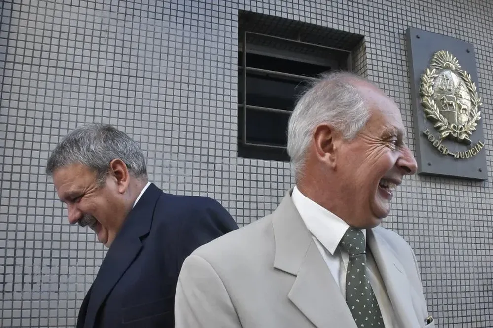 Archivo, febrero de 2018. Los abogados Gustavo Salle y Enrique Viana a la salida del juzgado por el caso de la amenaza al fiscal de Corte, Jorge Díaz