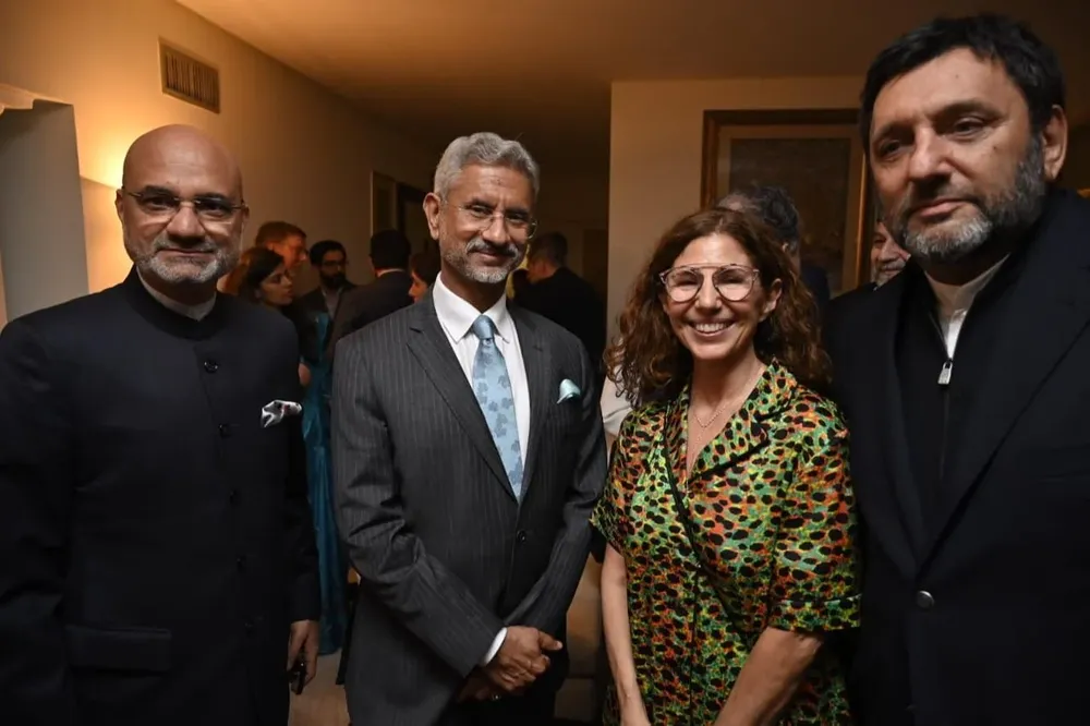 Subrahmanyam Jaishankar junto a Hochbaum y Cuadrado