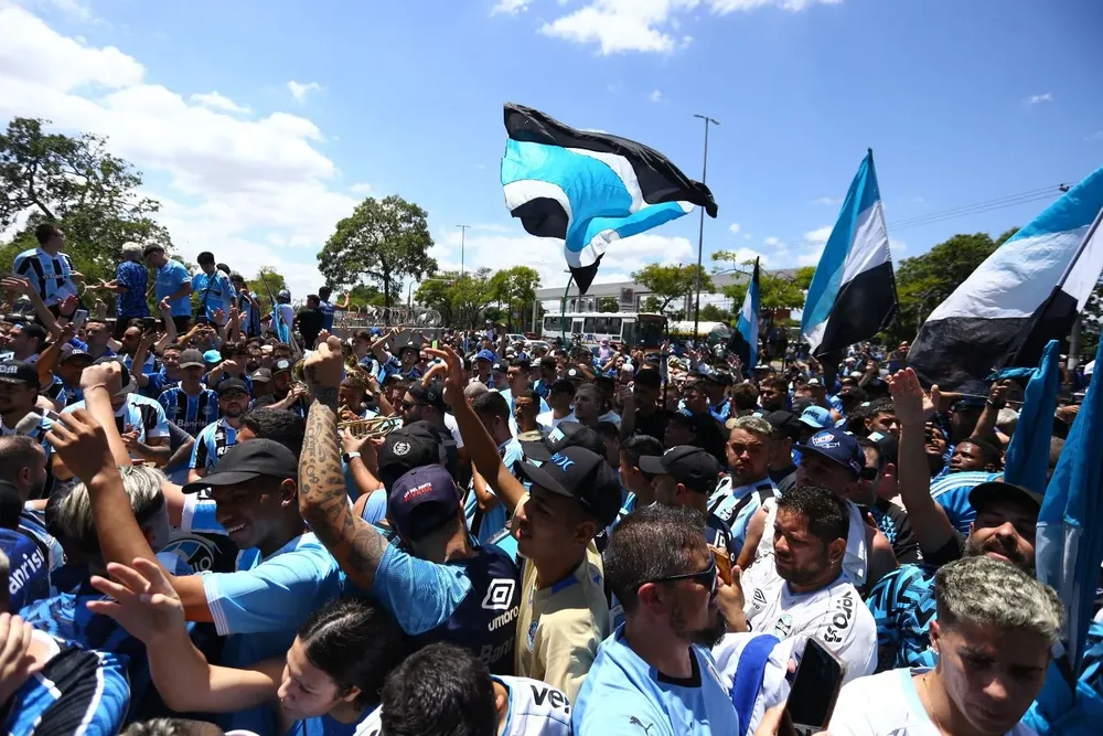 Los hinchas de Gremio a los pies de Luis Suárez