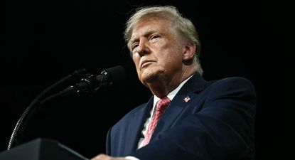 la justicia le ordena a trump responder preguntas bajo juramento en su demanda contra la bbc