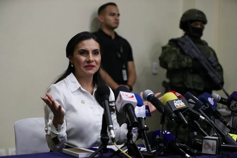 La vicepresidenta electa de Ecuador Verónica Abad habla en una rueda de prensa este jueves, en Quito