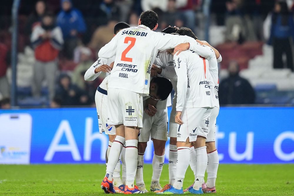 Nacional celebra el gol de Maximiliano Gómez que le dio la victoria ante Albion Nacional celebra el gol de Maximiliano Gómez que le dio la victoria ante Albion