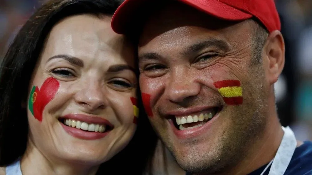 Hinchas de Portugal y España